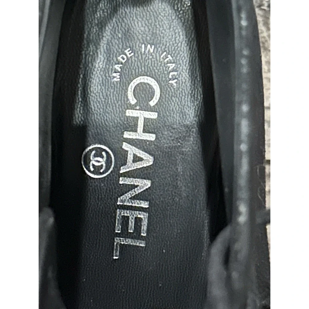 Chanel‎ Black/Silver Suede Pearl Heel Lace Up Booties Size 37.5 READ - Picture 5 of 8